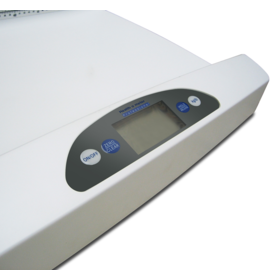 Close up view of the digital readout on the Pelouze baby scale