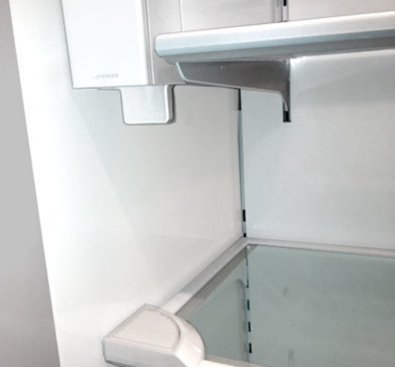 Sub-Zero, Inc.: Built-In Refrigerator, Internal Water and Ice Dispenser